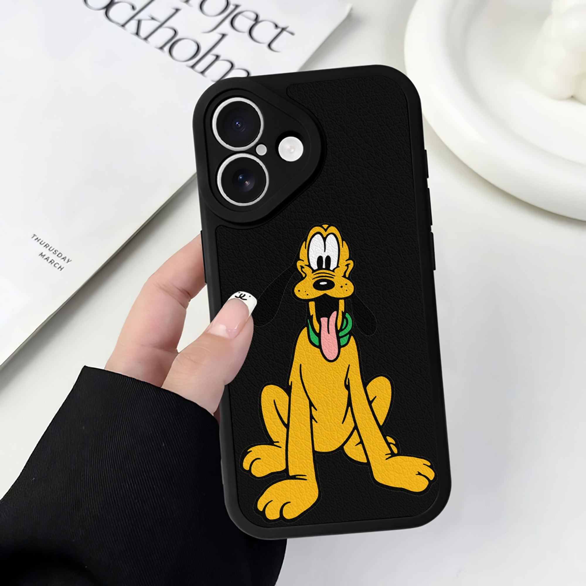 （画像用） ミッキーマウス Mickey Mouse 【iPhone 16シリーズ対応】シリコンスマホケース（レザー調） 材質：シリコン